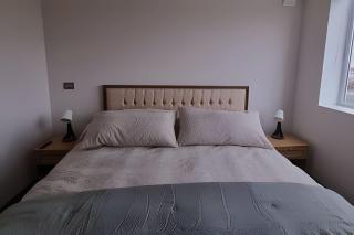 Depto. nuevo en condominio, estacionamiento y wifi - 9