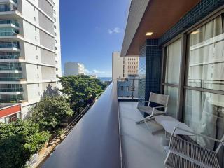 Studio COMPLETO na BARRA com varanda panorâmica & VISTA MAR - 0