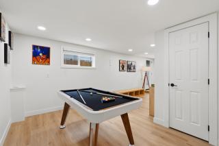 Stylish Retreat w Pool Table & More - 9