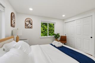Stylish Retreat w Pool Table & More - 6