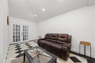 Bright Modern Home - 5