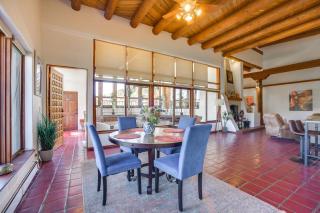 Luxurious Retreat w/ Stunning Views in Santa Fe - 3