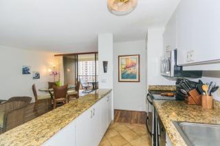 One Bedroom Discovery Bay Condos with Kitchen, Free Wifi & Amazing Views - 4
