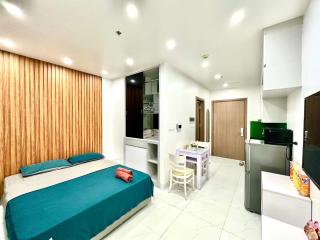 Modern Romantic Studio with Balcony at Green Bay Hanoi for Couples - 7