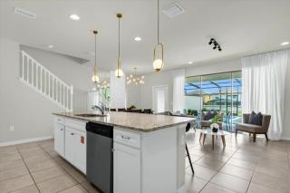 5 Bedrooms 45 Baths Windsor Westside 8924 Sa - 4