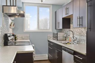 Trendy inner-city condo - 5