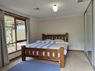 Quiet 3BR Family Home Near Adelaide CBD - Myrtle Bank - 8
