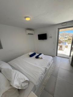 Rineia Complex by Live&Travel - 7