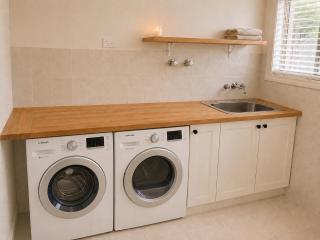 Charming & Spacious 5 Bedroom Bayside House with Pool - 3