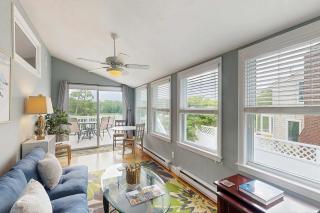 Peaceful marshview escape with large sunroom AC outdoor firepit & dog friendly - 3