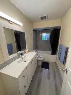 Vancouer Modern Cozy Room, Downtown 7 Min, Free Parking, Fast Wifi - 3