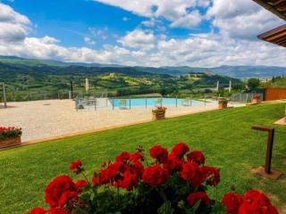 Spacious Holiday Home with shared pool in Poppi - Poppi - 5