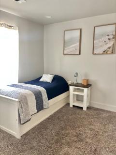 Cozy room & Shared home - 2