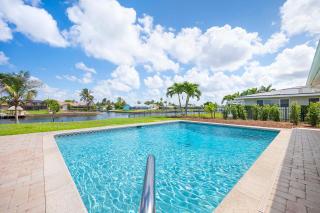 Coral Cottage - Waterfront Stunner, Walk to Town - Gulf Access - 9