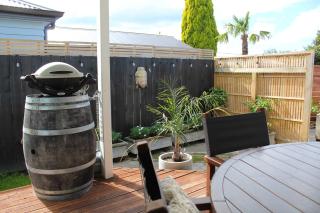 Havelock North home - spa pool, wood-burner fire, comfy beds - 7