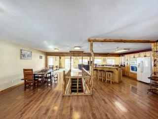 Relaxing Mountain view, 5 bdr sleeps 11, 4400 sqft - 8