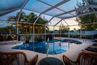 Infinity Escape - 3BR with Boat Dock and Southern Exposure - 0