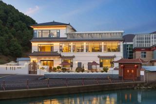 Namuzhuo Songzanlin Riverside Garden Guesthouse - 0