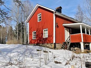 Rural cottage by the lake - 0