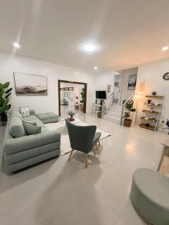 Elegant Family Staycation House - Sleeps up to 30 - 0
