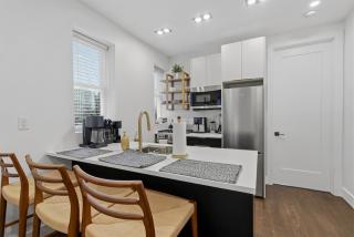 Modern 2BR Retreat Near MetLife with Parking and Views - 7