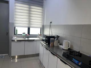 SAMPOISGT VILLA HOMESTAY - Landed house - 3 Bedroom - Includes 3 additional single size toto mattresses with bedsheets & pillow - 5