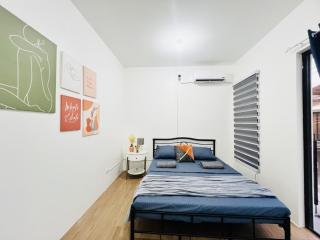 Sta Monica Estate Tisa 3BR House for 10 with Parking - 6