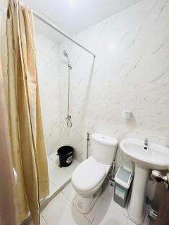 Sta Monica Estate Tisa 3BR House for 10 with Parking - 2