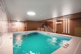 Lux Retreat with Indoor Swim Spa Game Lounge Theater Hot Tub Sauna - Blakeslee - 1