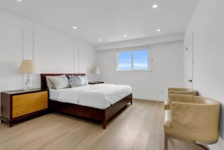 Entire 5 bedroom house near YYZ - 5