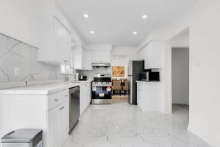 Entire 5 bedroom house near YYZ - 3