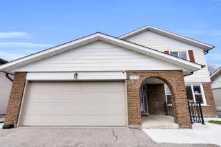 Entire 5 bedroom house near YYZ - 2