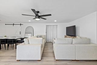 Red Door Siesta, Updated 4BR House with Hot Tub, 7 Min to Siesta! - 8