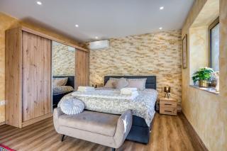 Vila Leonarda with Terrace and Garden - Happy Rentals - 3