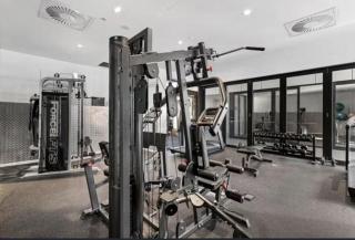 Chic City Stay 1BR With Pool and Parking - 8
