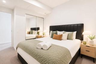 Chic City Stay 1BR With Pool and Parking - 2