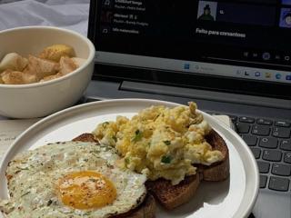The Signature Stay With Free Breakfast - 5