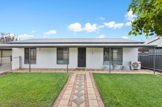 3BR McLaren Vale Stay - 4