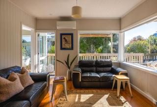 Onetangi Batch Victoria Road North - 1