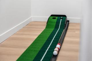 Chick Stay , King Bed , Mini Golf Leduc & Nisku - 8
