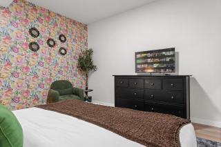 Chick Stay , King Bed , Mini Golf Leduc & Nisku - 5