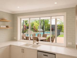 Charming & Spacious 5 Bedroom Bayside House with Pool - 7