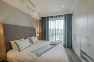 Luxury 2 BR Loft w Pool, Patio Menlyn Maine - 1