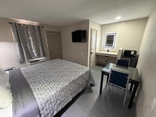 Colony Motel - 5