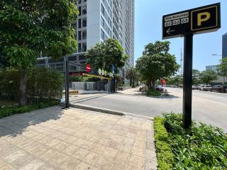 High Floor Apartment Overlooking Hanoi Skyline at Vinhomes Green Bay - 3