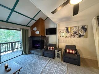 Cozy Shaver Lake Studio with Pool and Hot Tub In Bretz Mill Condominiums - 0