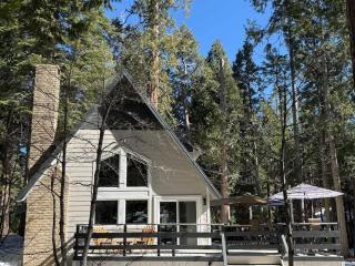 Peaceful Shaver Lake Mountain Retreat with Deck & Forest Views - 5