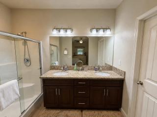 Silver Pine Getaway Cozy Ockenden Ranch Community Tennis Pickleball Basketball Courts - 1