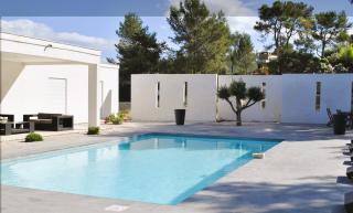 Villa Les Vautes - Art de vivre à la provençale, grande piscine, parking couvert, prise electrique voiture - 0