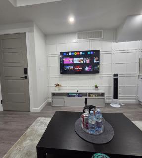 TRUE COMFORT STAY- 2Bedrm, 13 mins to West Edmonton Mall, 6 mins to RiverCree Resort - 9